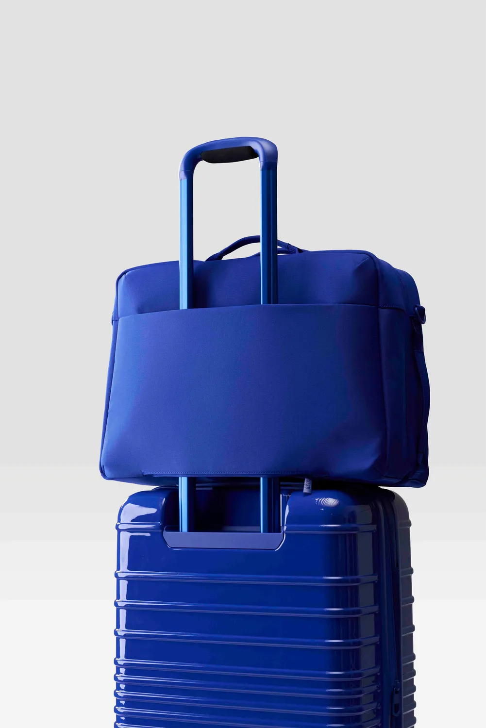 Beis The Carry-On Travel Set trolley + duffel blu guscio rigido
