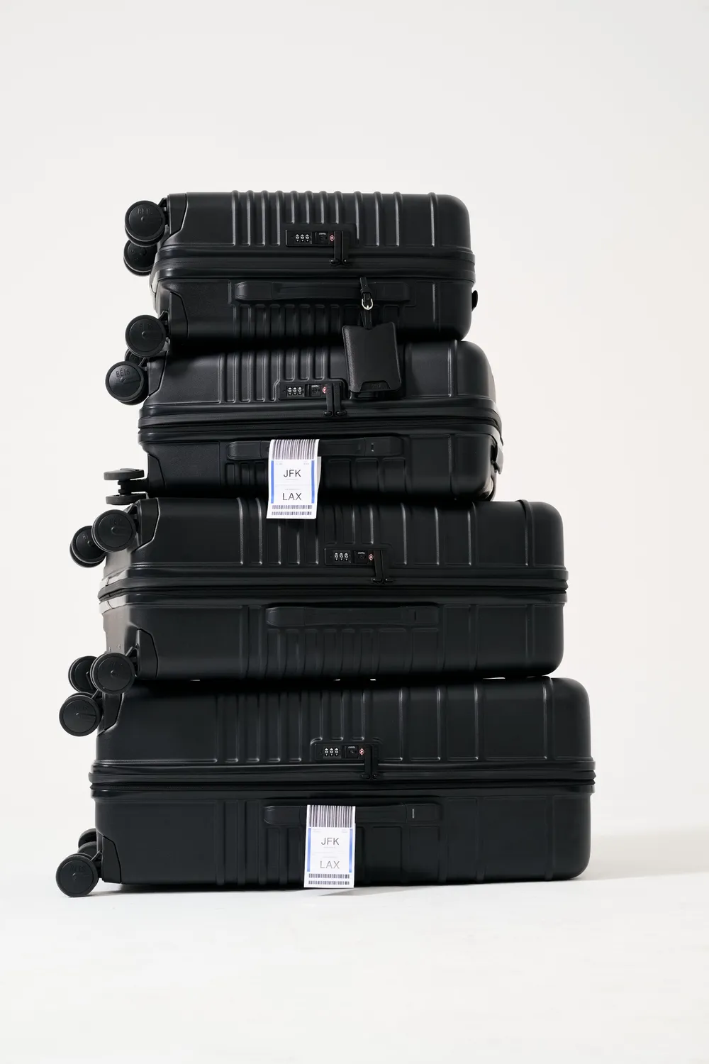 Beis The Medium Check-In Roller valigia nera rigida