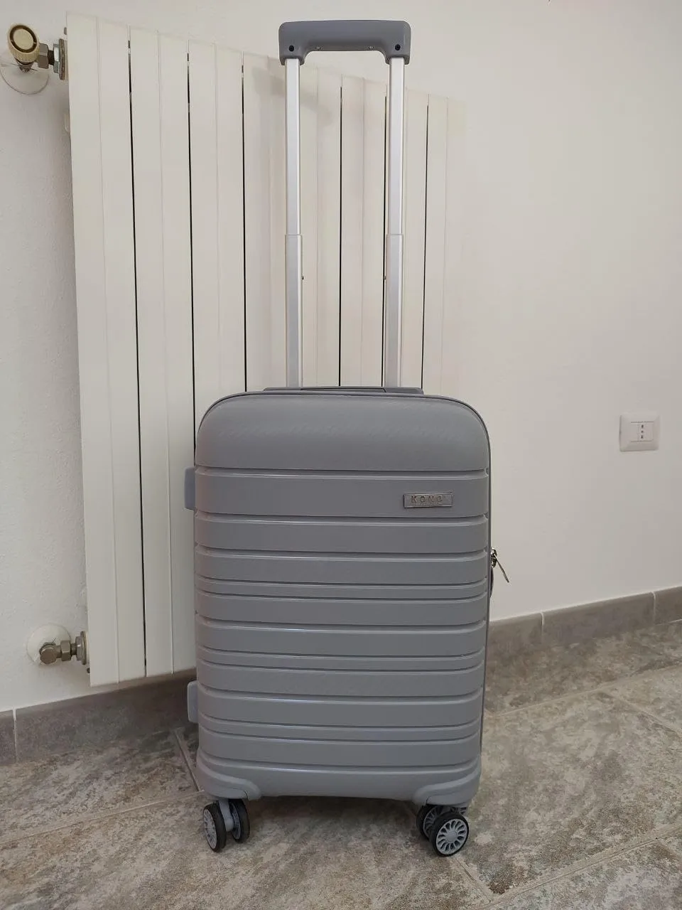 Kono valigia rigida polipropilene TSA trolley YKK leggero