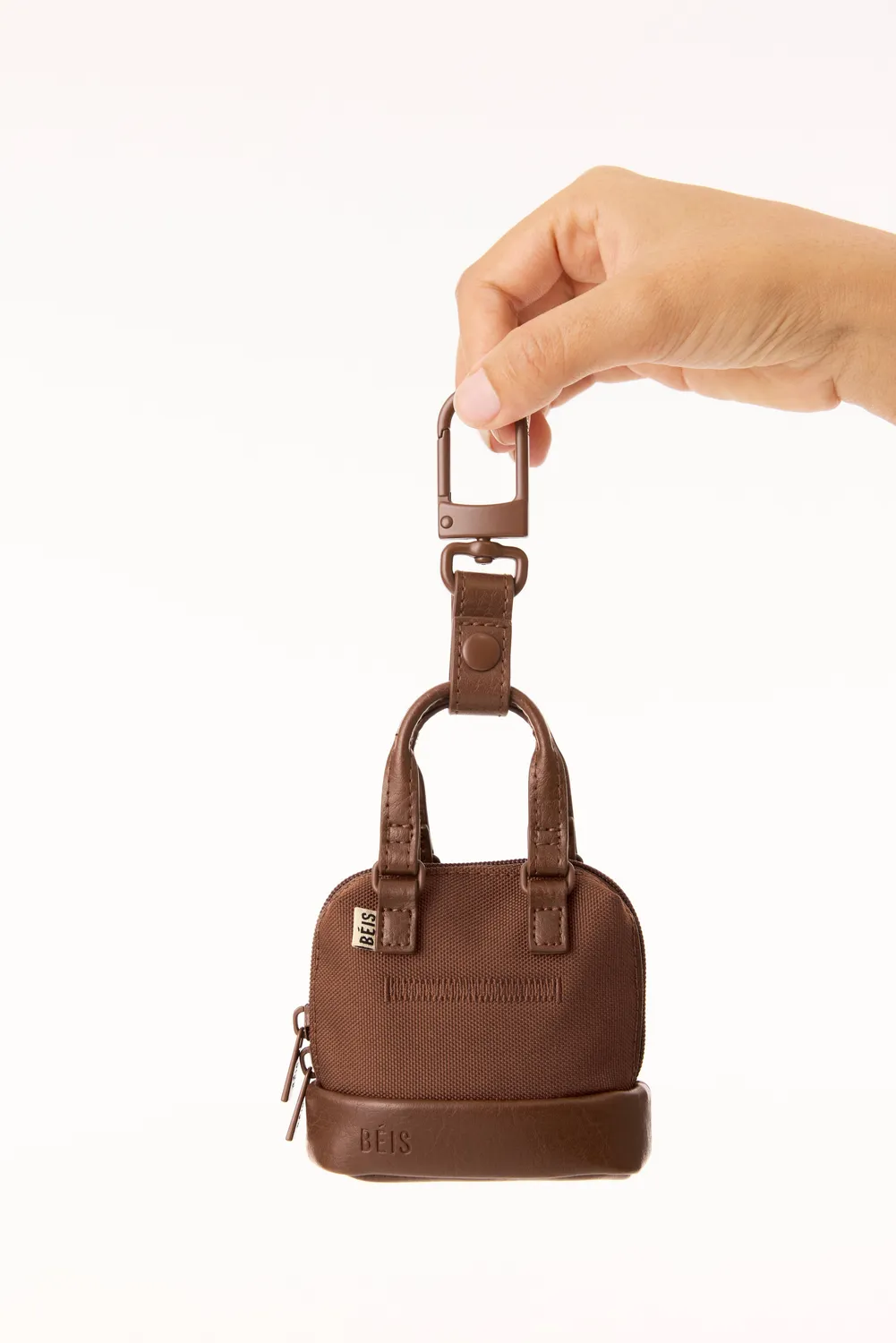 Beis Micro Weekender Charm borsone maple