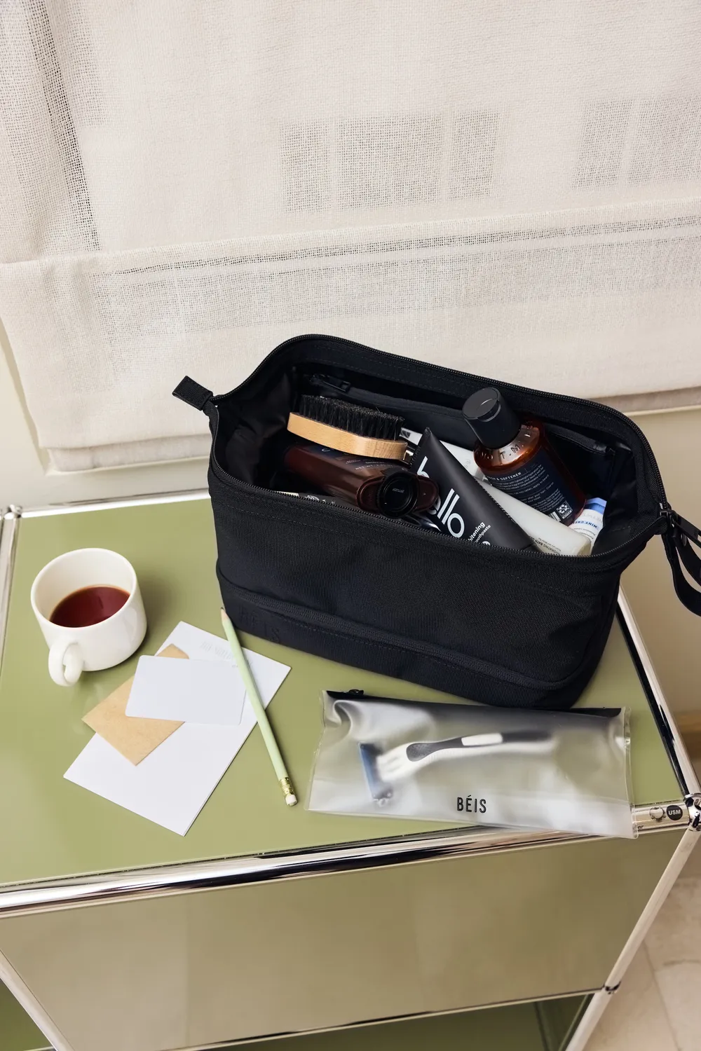 Beis The Dopp Kit beauty case nero da appendere