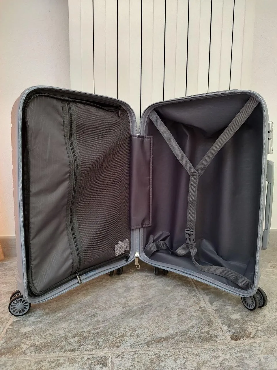 Kono valigia rigida polipropilene TSA trolley YKK leggero