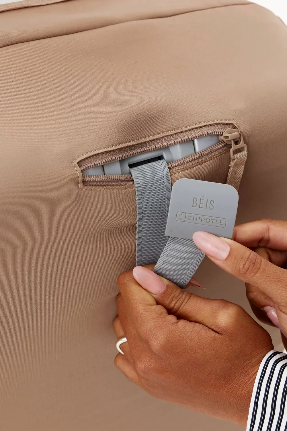 Beis Chipotle Carry-On copribagaglio elasticizzato kraft