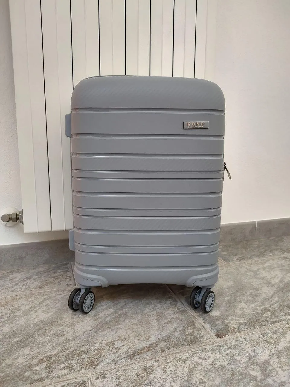 Kono valigia rigida polipropilene TSA trolley YKK leggero