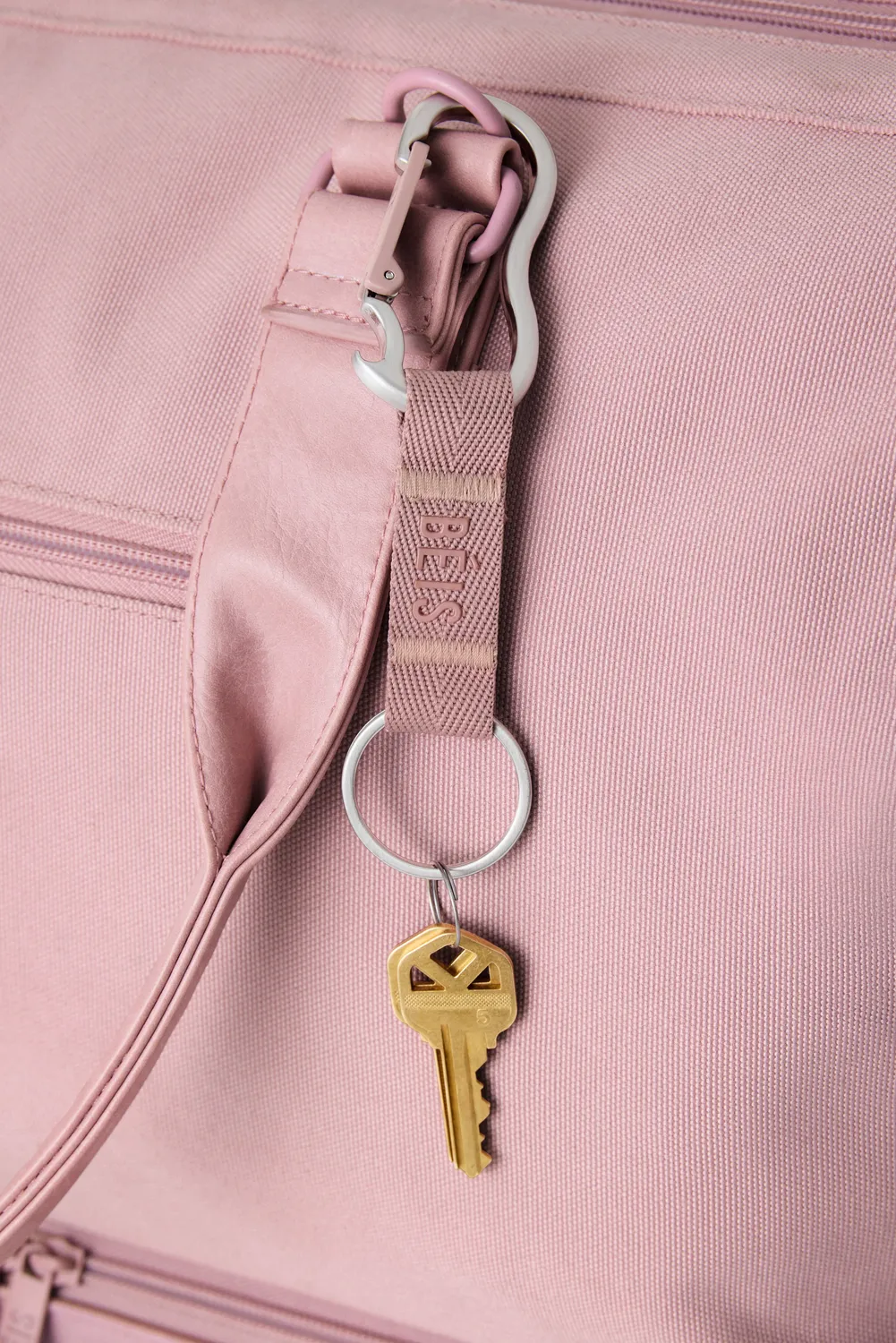 Beis The Carabiner moschettone atlas pink