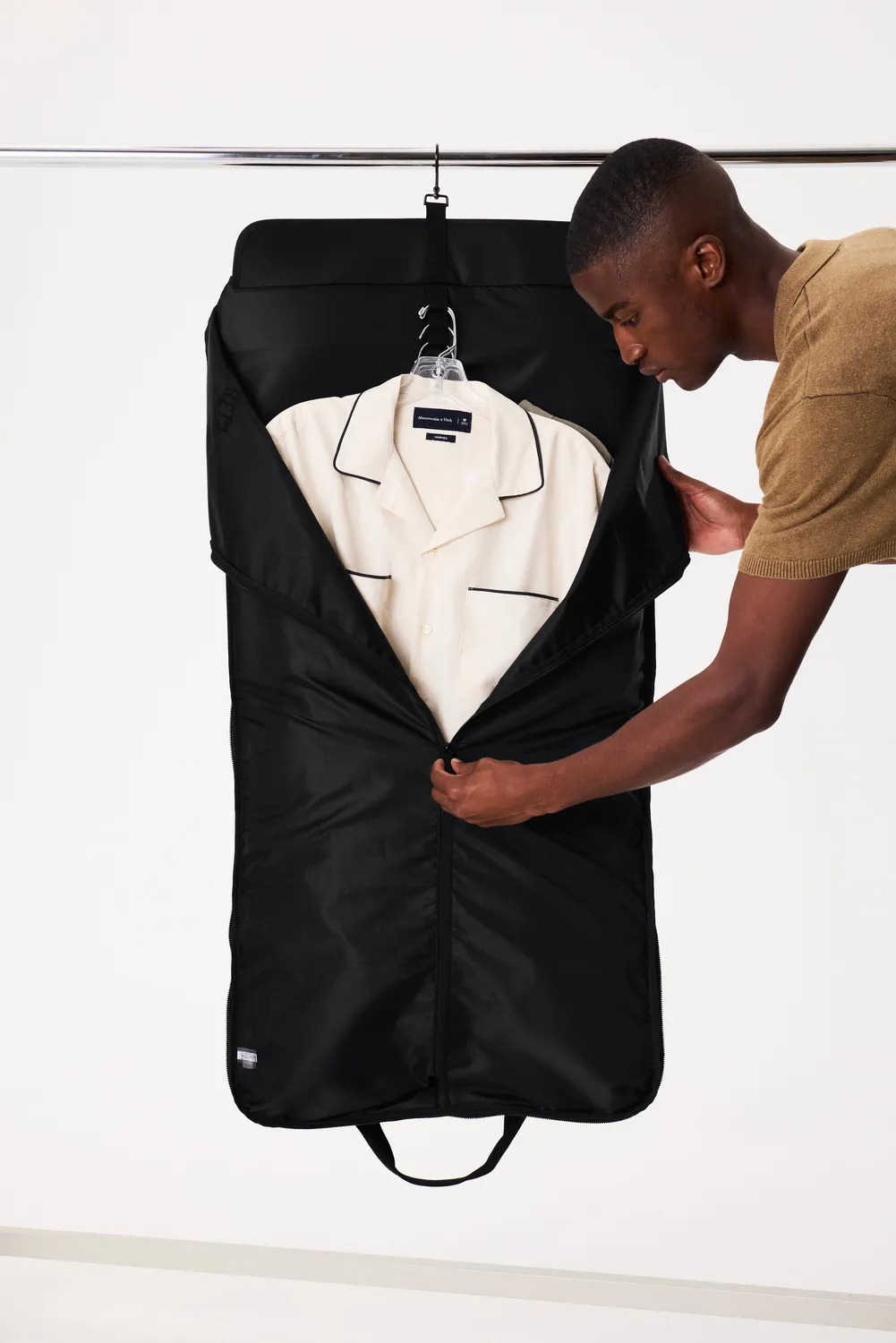 Beis Garment Duffle borsone porta abiti nero