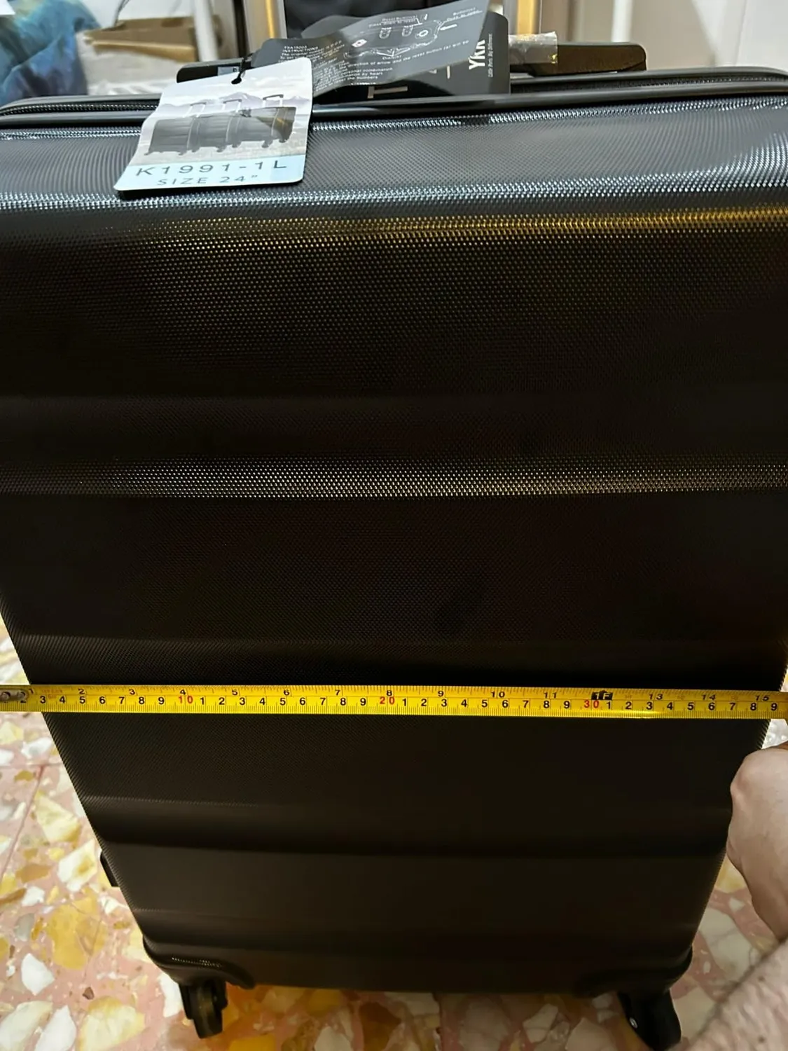 Kono M 66cm 63L Valigia Rigida da Stiva Nera TSA