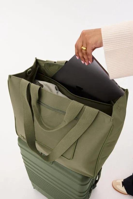 Beis East To West borsa tote oliva riciclata