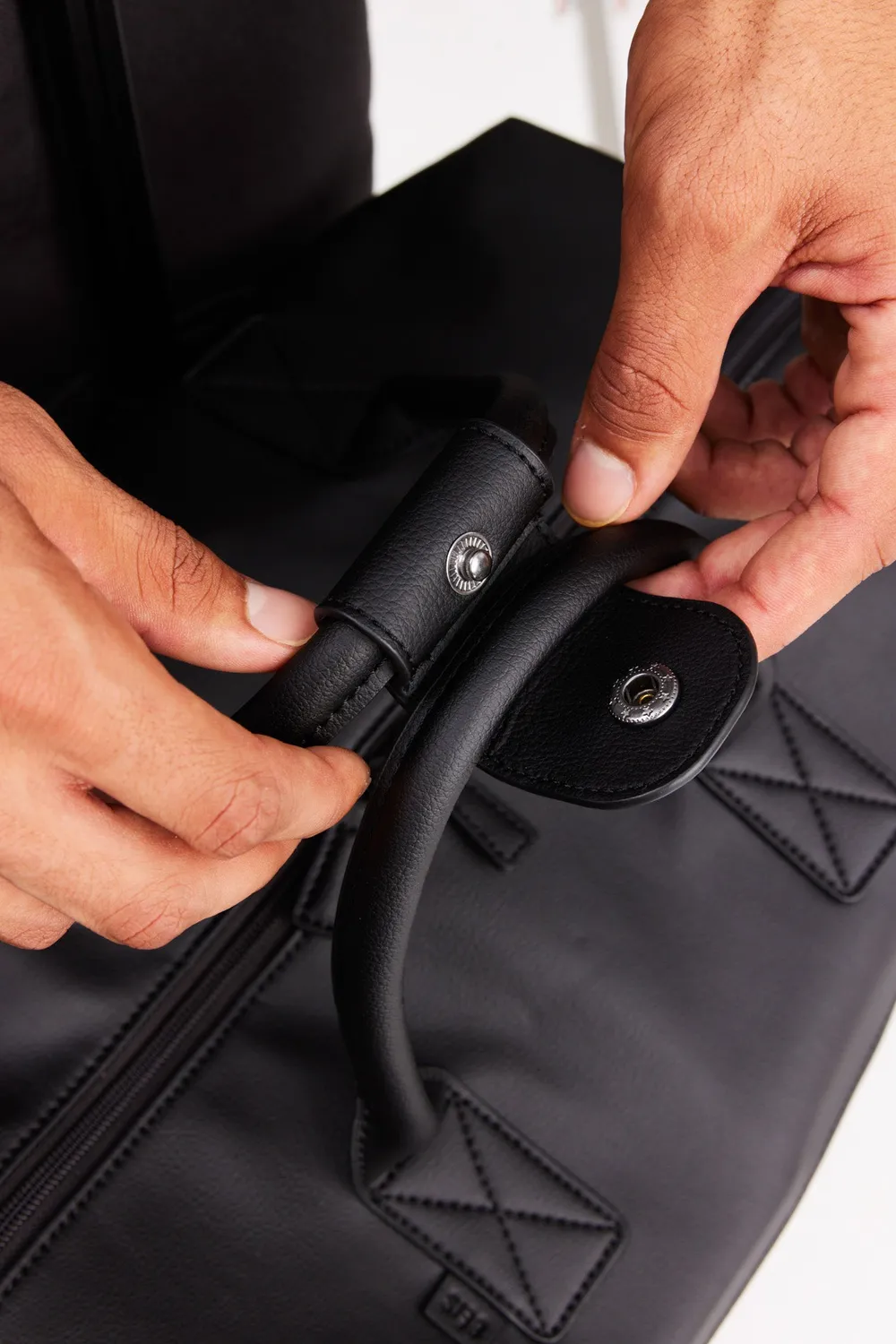 Beis Premium Duffle borsone nero in pelle vegana