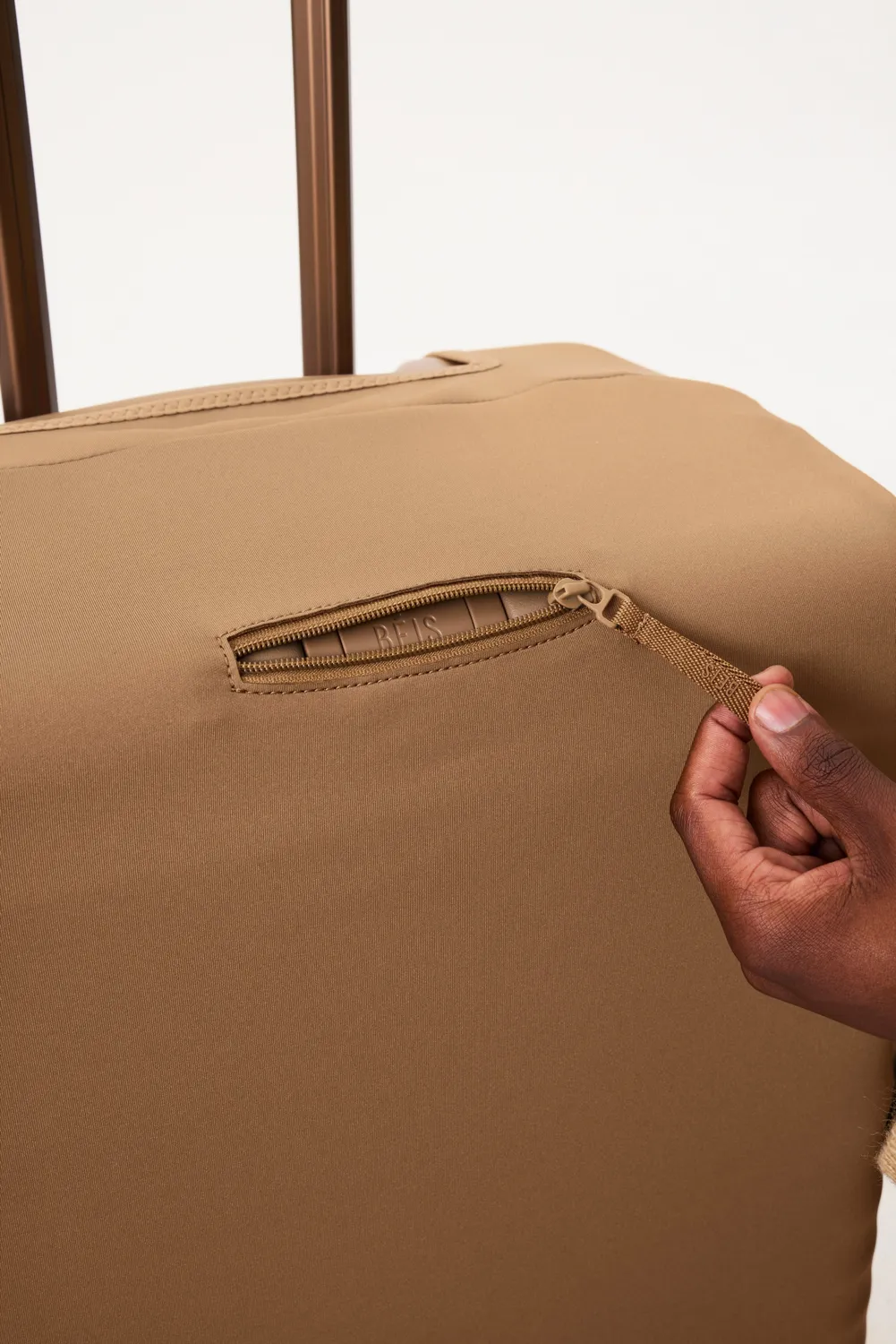 Beis Carry-On cover valigia camel