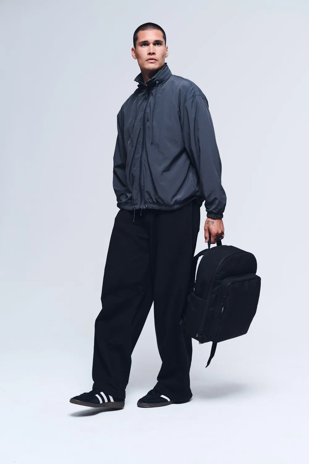Beis The Carry-On Companion Set trolley + zaino nero