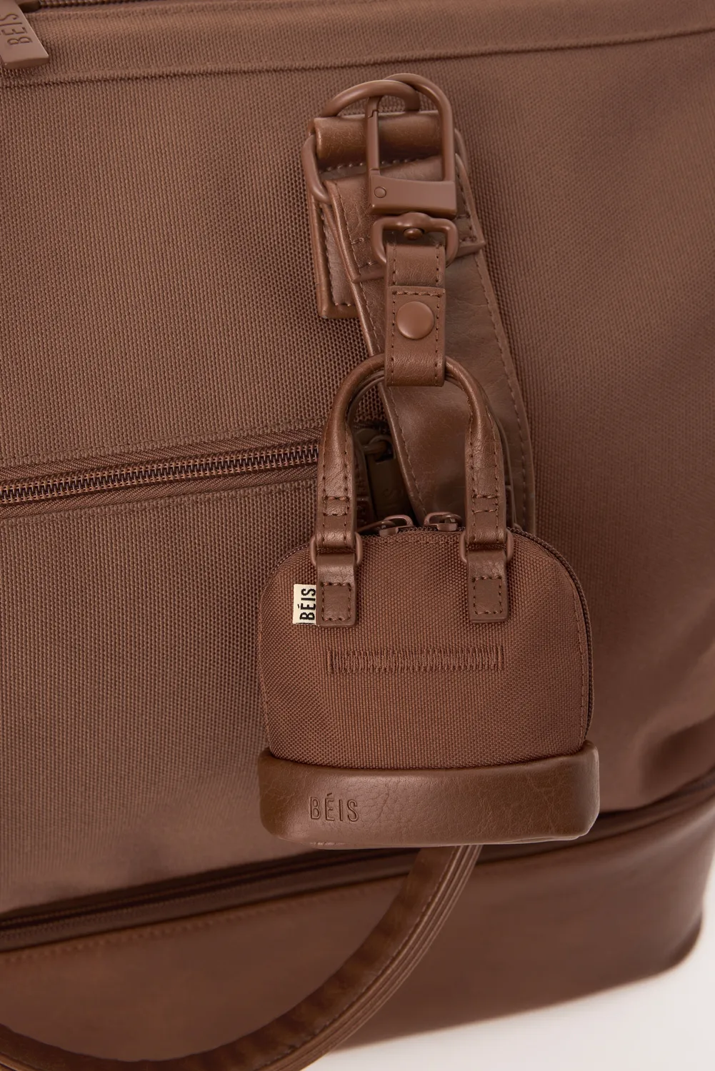 Beis Micro Weekender Charm borsone maple