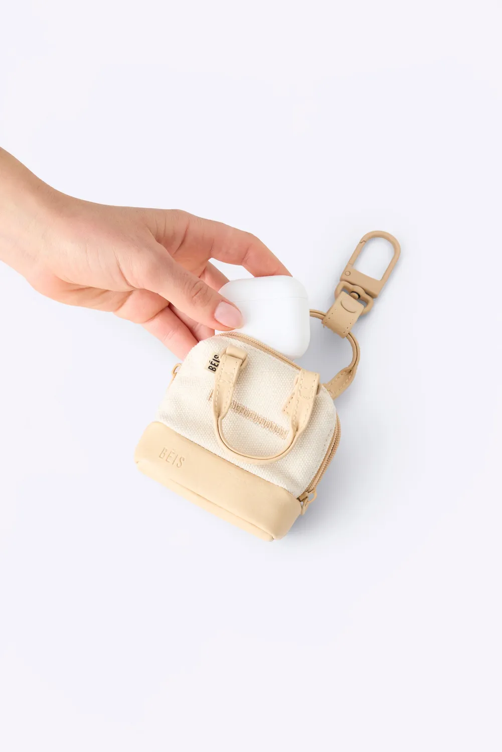 Beis Micro Weekender Charm portachiavi beige