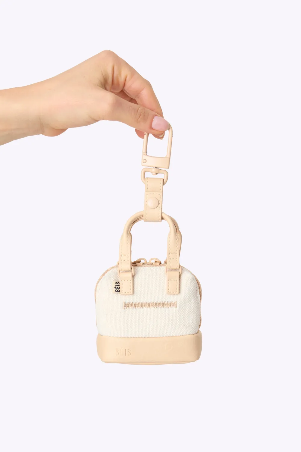 Beis Micro Weekender Charm portachiavi beige