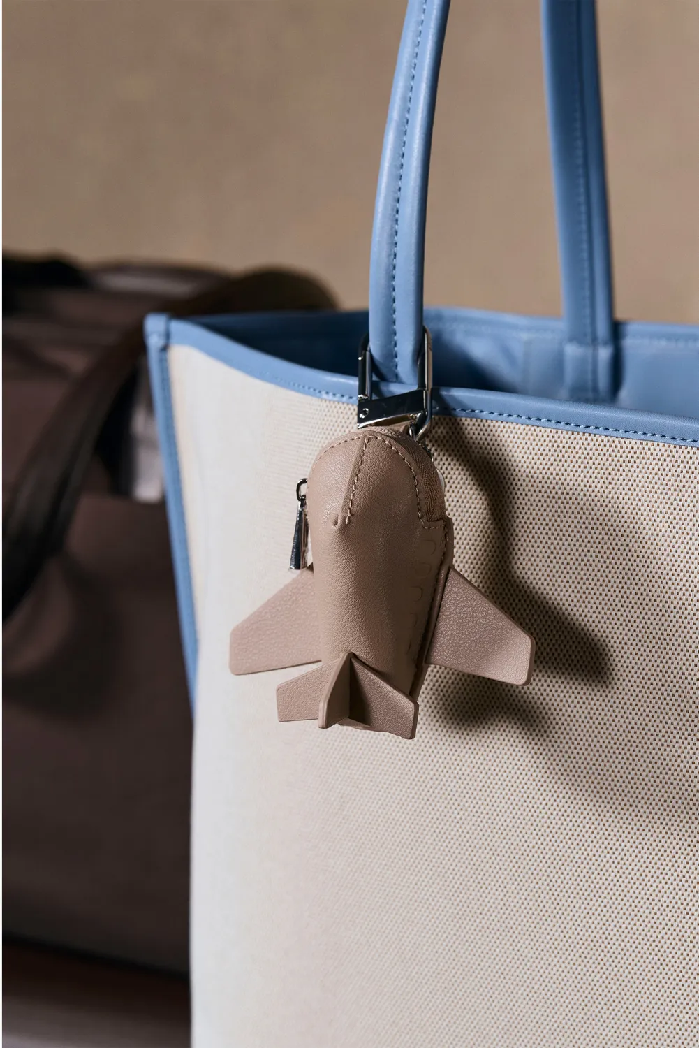 Beis Airplane Charm portachiavi beige con zip