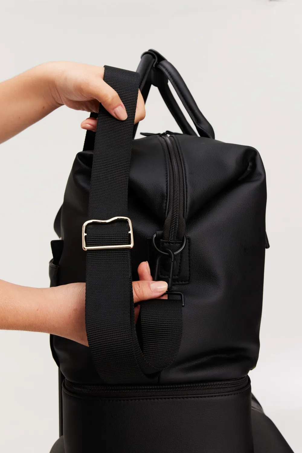 Beis Premium Weekender sacca viaggio nera cruelty-free
