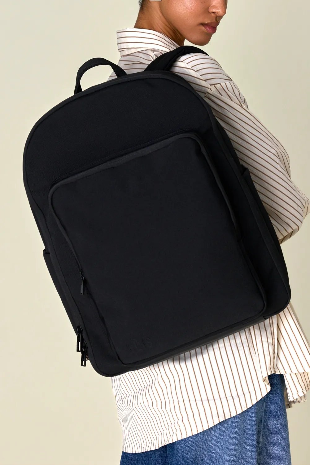Beis The Travel Backpack zaino nero da viaggio leggero