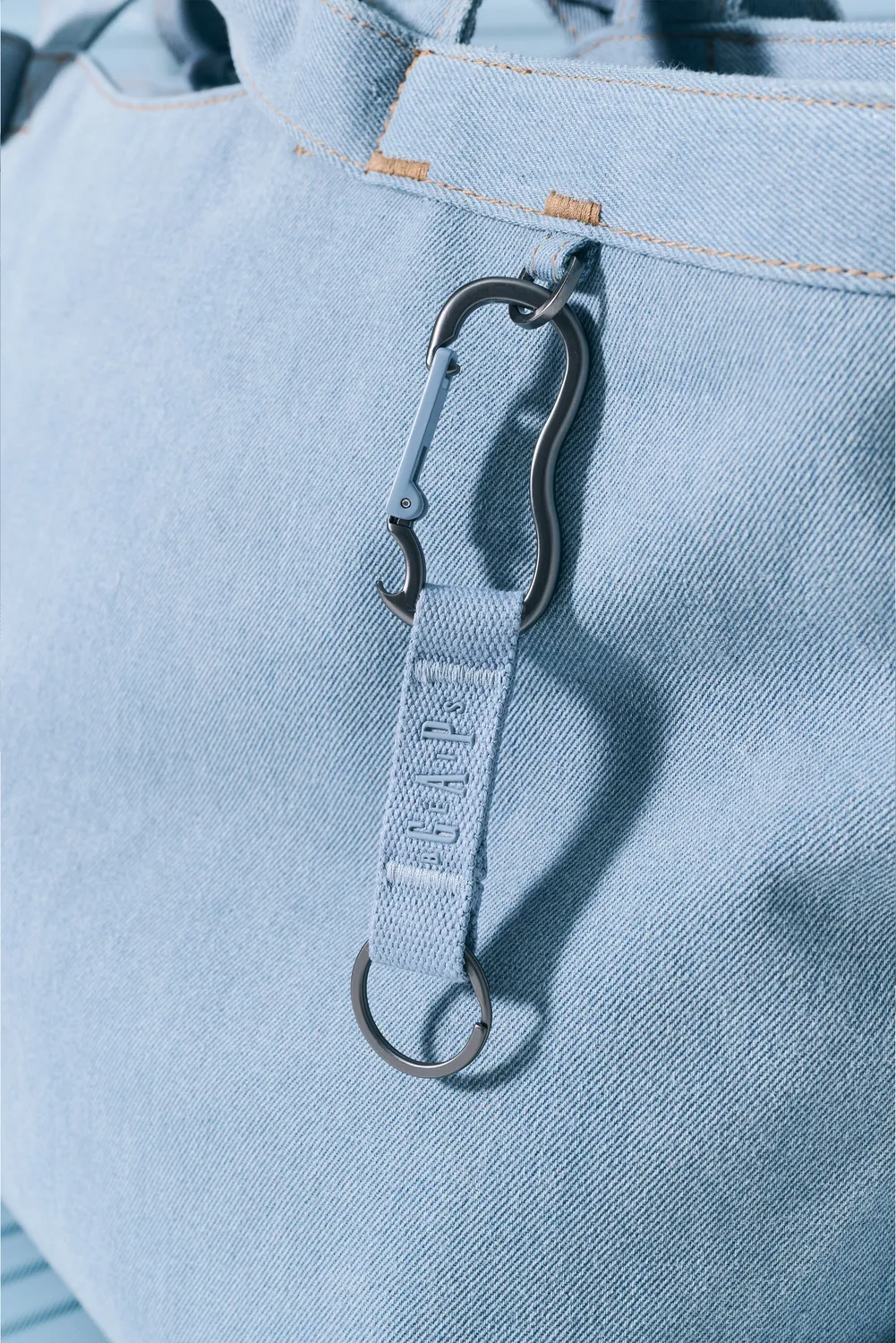Beis Gap x Beis moschettone Denim Blue portachiavi apribottiglia