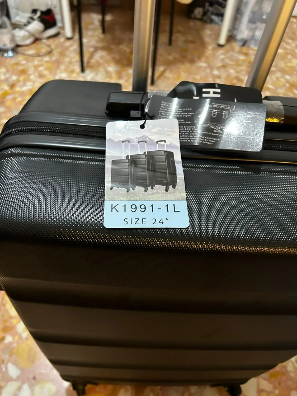 Kono M 66cm 63L Valigia Rigida da Stiva Nera TSA
