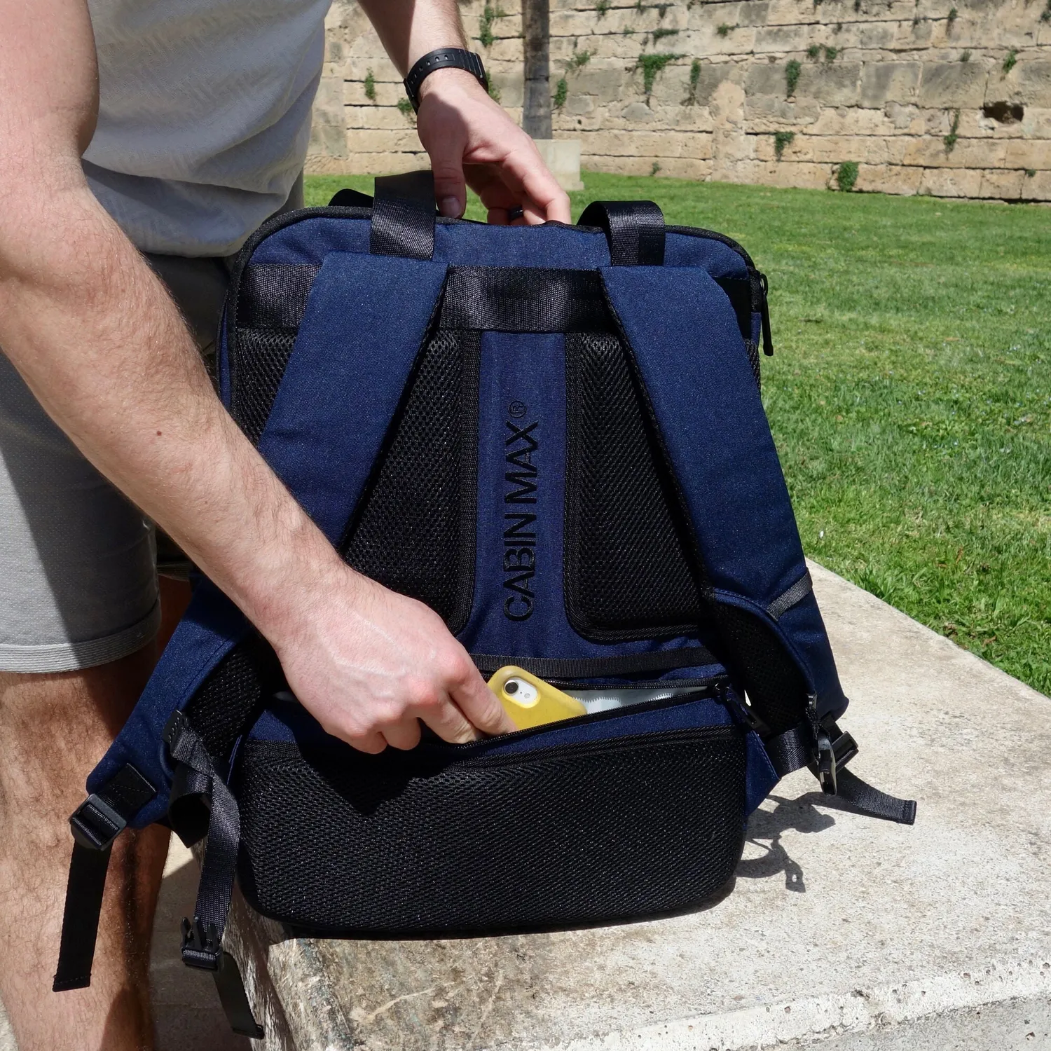 Cabin Max Lyon Memphis 24L zaino 40x30x20 Ink Blue laptop